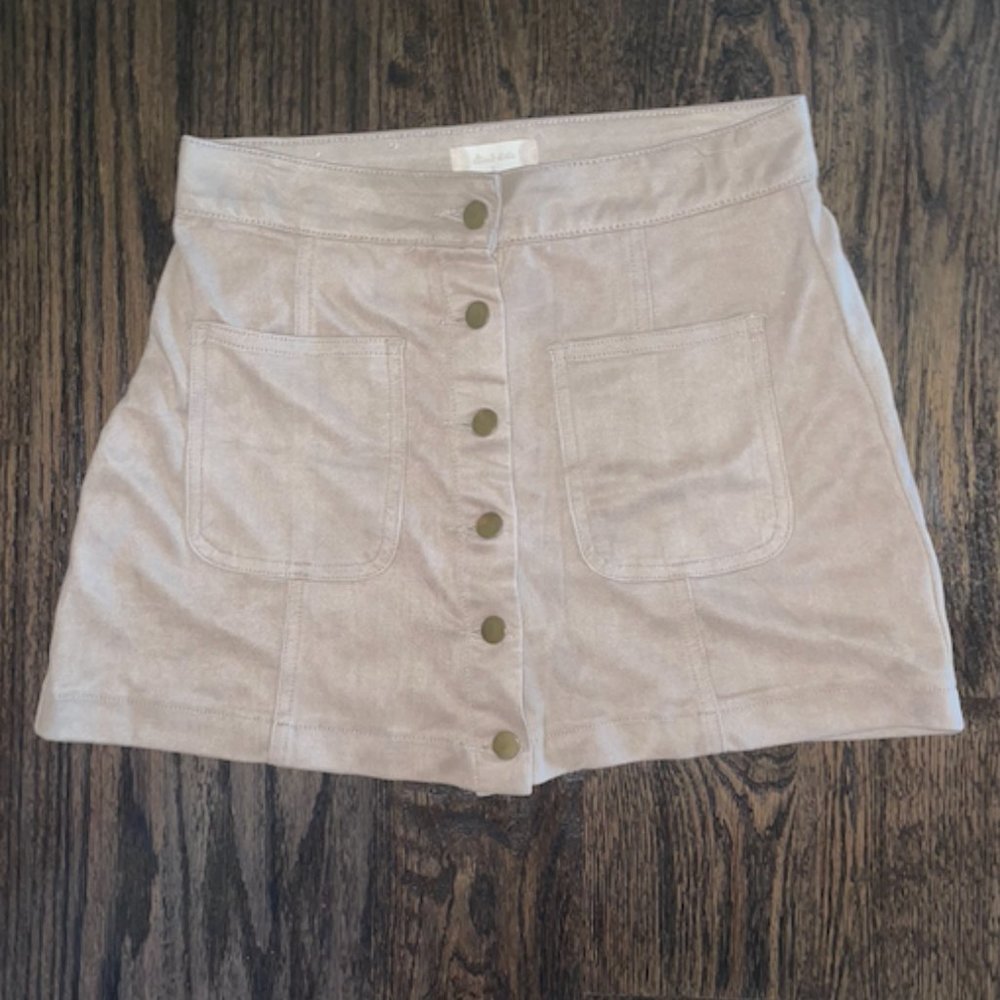 Beige buttoned skirt